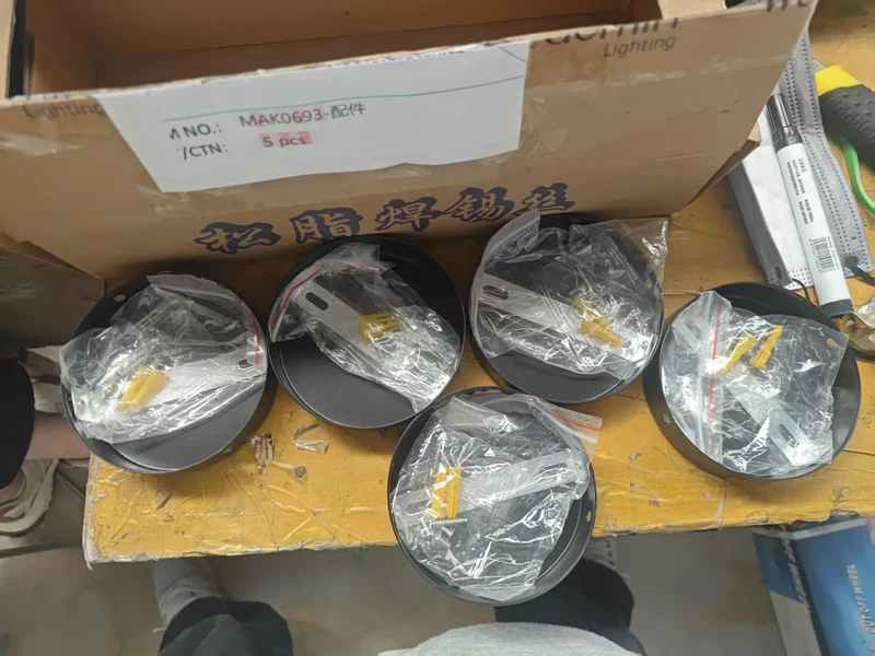 MAKER VISILICA MREŽA 3 KUGLE E27 FI 25 H24,5CM MAK0693
